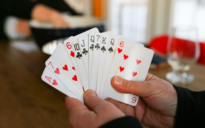 Hướng Dẫn Cách Chia Bài Tiến Lên Chuẩn Như Dân Chuyên Nghiệp Cách chia bài tiến lên đảm bảo minh bạch theo quy trình chuẩn từ Kwin68